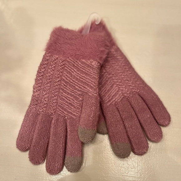 COPY - UGG PINK GLOVES NWT - Picture 4 of 4